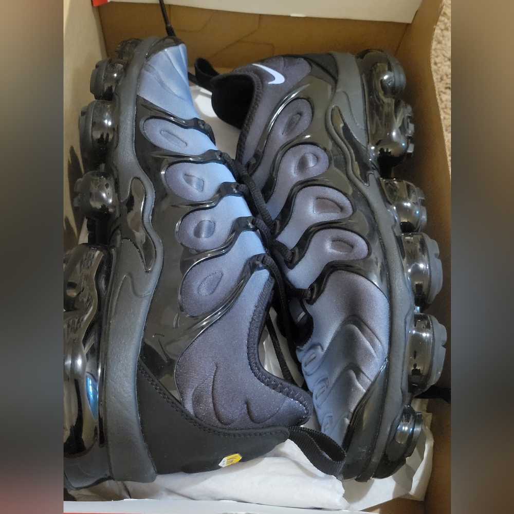 NIKE AIR VAPORMAX PLUS- ALUMINUM